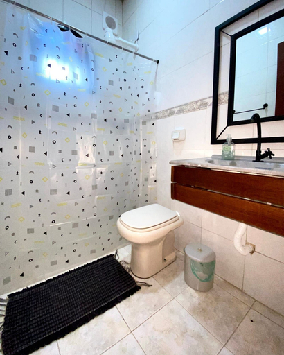 Bathroom 4, Rua Professor Nelson Rabello, Maricá