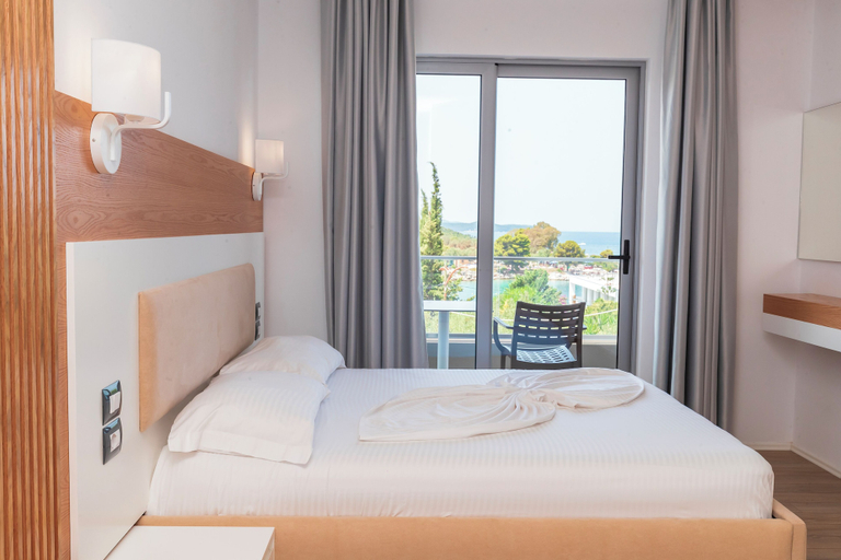 Others 4, Ventus Hotel, Sarandës