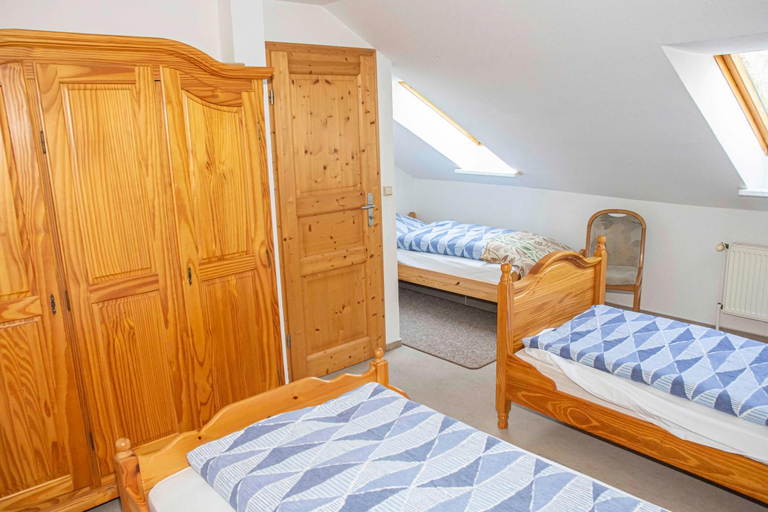 Bedroom 2, Wiemannshof 25191, Leer
