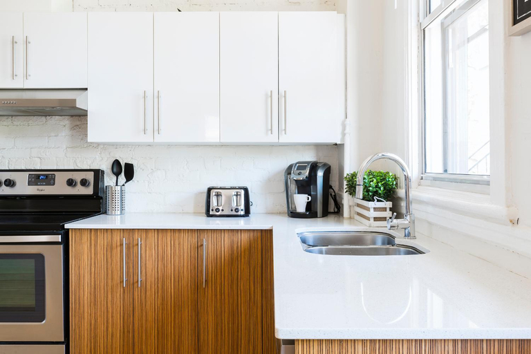 Others 5, MTLVacationRentals -The Chic Laurier, Montréal