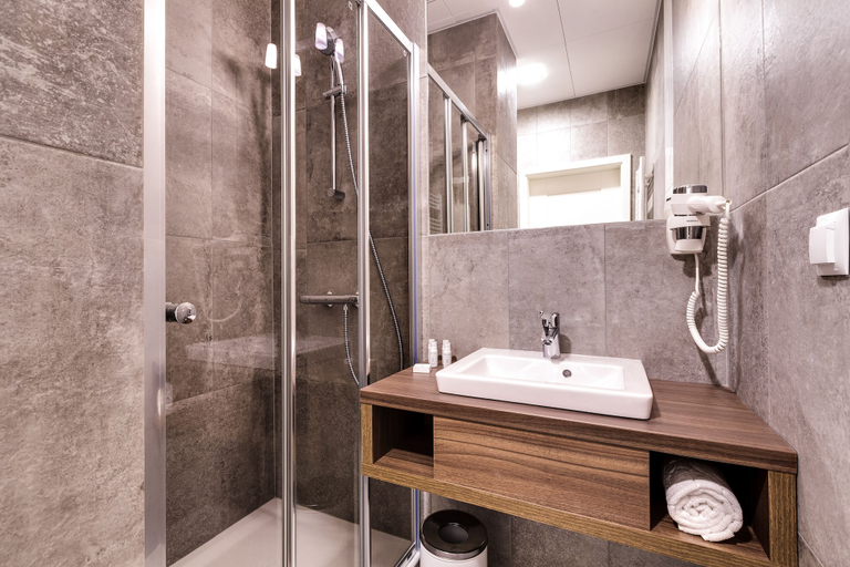 Bathroom 3, Osada Śnieżka, Jelenia Góra