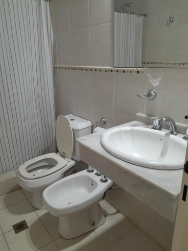 Bathroom 3, Brisas del Lago Apartamentos, Colón