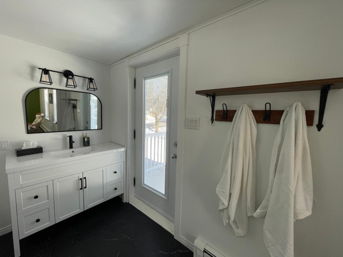 Bathroom 3, La Maison Rouge - Bed & Breakfast - La Pocatiere, Kamouraska