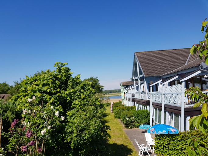 Exterior & Views 1, Ferienwohnung mit Balkon und Seeblick im 1 OG, Vorpommern-Rügen