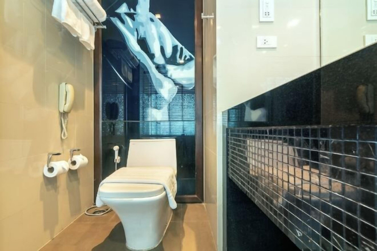 Bathroom 14