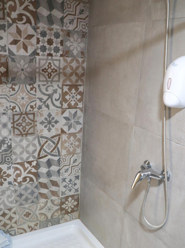 Bathroom 3, Layiotis Hotel, Larnaca