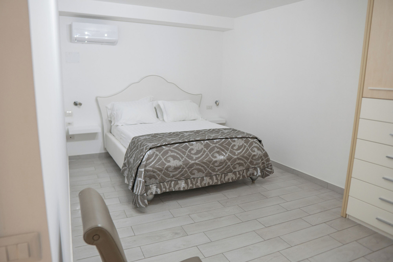 Bedroom 5, Suite d'élite Chiaia, Napoli