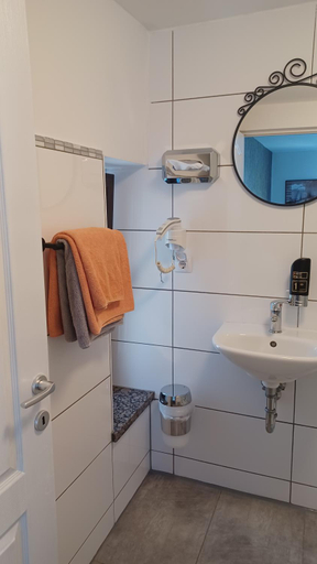 Bathroom 3, Triple Twenty, Städteregion Aachen