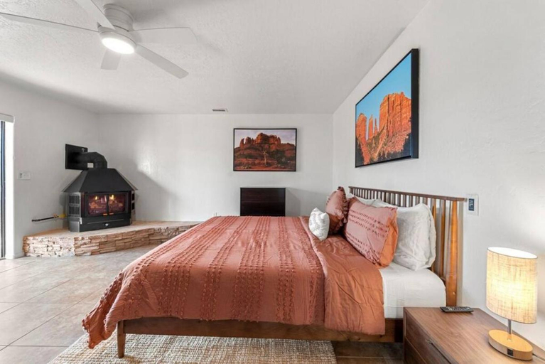 Bedroom 2, Uptown Walk Out basement with Ultimate views and Hot Tub, Coconino