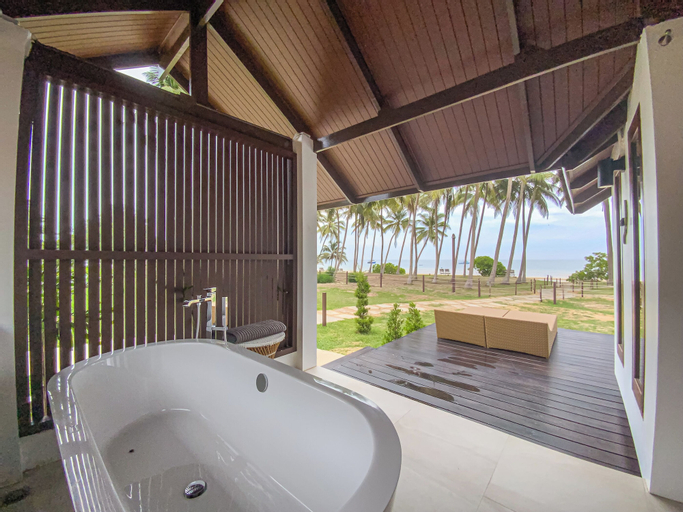Bathroom 23