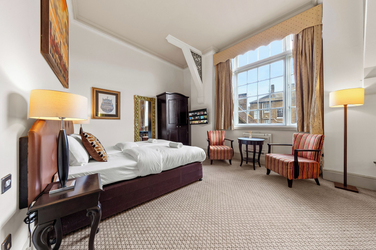 Bedroom 3, Harte and Garter, Slough