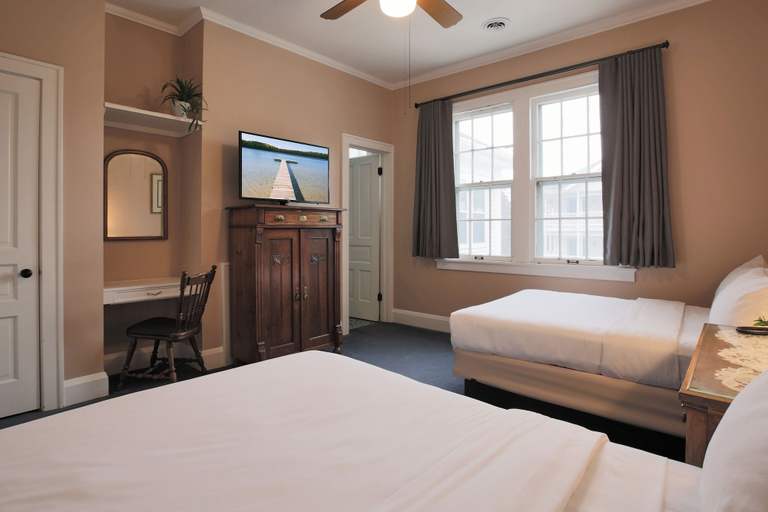 Bedroom 4, Siebkens Resort, Sheboygan