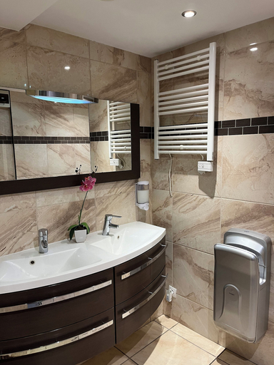 Bathroom 4, Relais de la Poste, Loiret