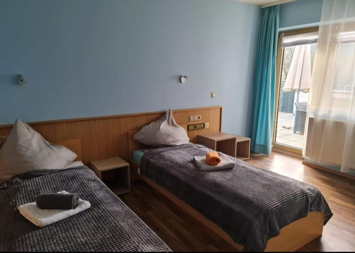 Bedroom 3, Hotel Neue Krone, Neustadt an der Aisch-Bad Windsheim