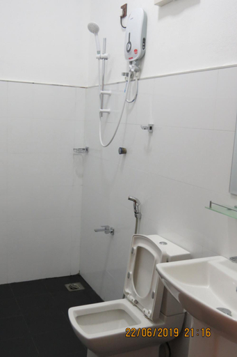 Bathroom 5, The Amora, Pothuvil