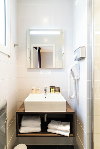 Bathroom 4, Hôtel de Flore - Montmartre, Paris