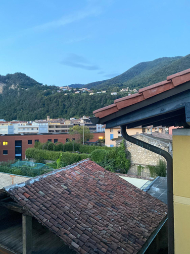 Others 3, Yellow House Guest House, Mendrisio