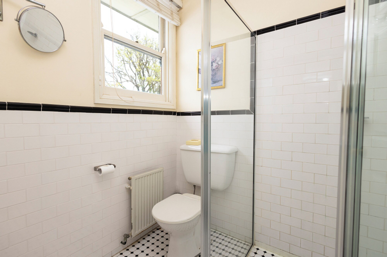Bathroom 7
