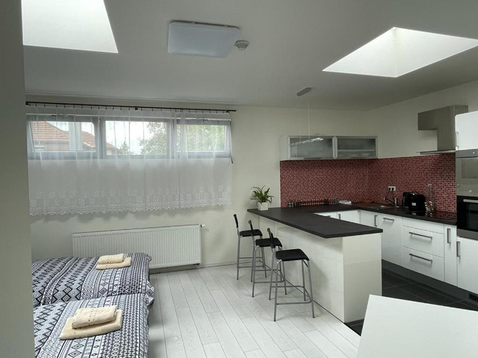 Others 5, RUMAKO apartments, Praha 5