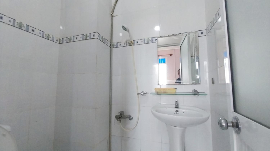 Bathroom 4, Ngọc Mơ Motel, District 8
