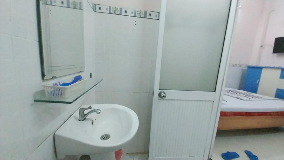 Bathroom 3, Ngọc Mơ Motel, District 8