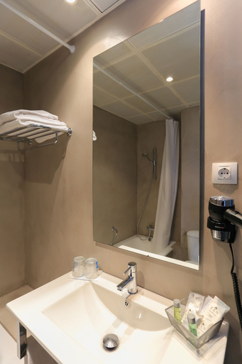 Bathroom 4, Hotel Leyre, Navarra