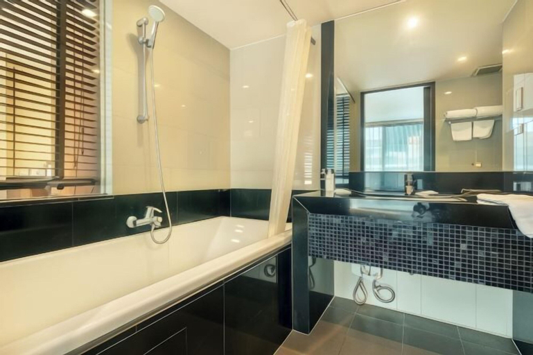 Bathroom 25