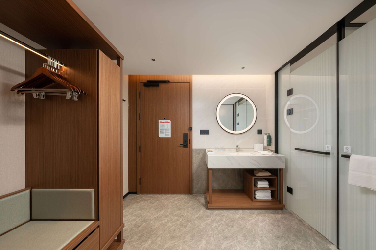 Bathroom 4, Hilton Garden Inn Tianjin Railway Station, Tianjin