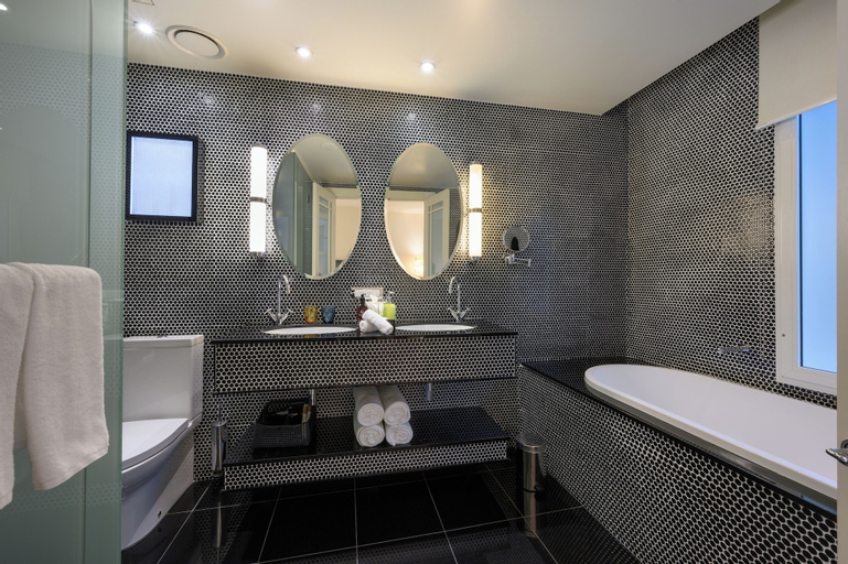 Bathroom 10