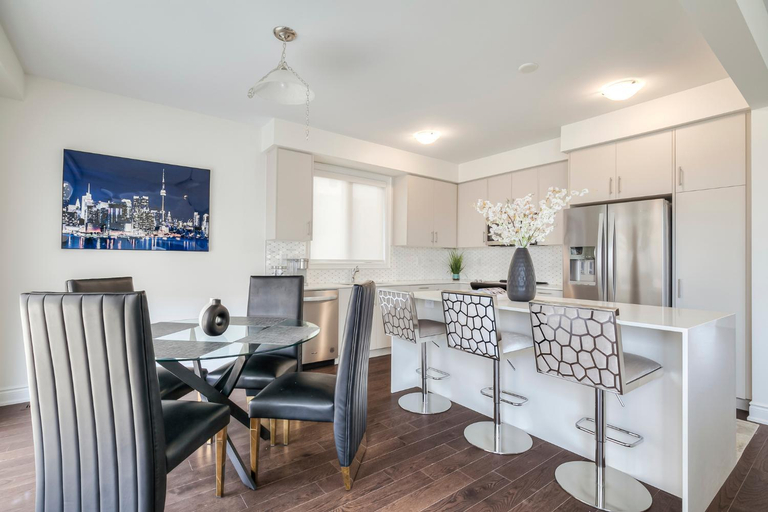 Others 5, Masterfully Designed Private Suite, Simcoe