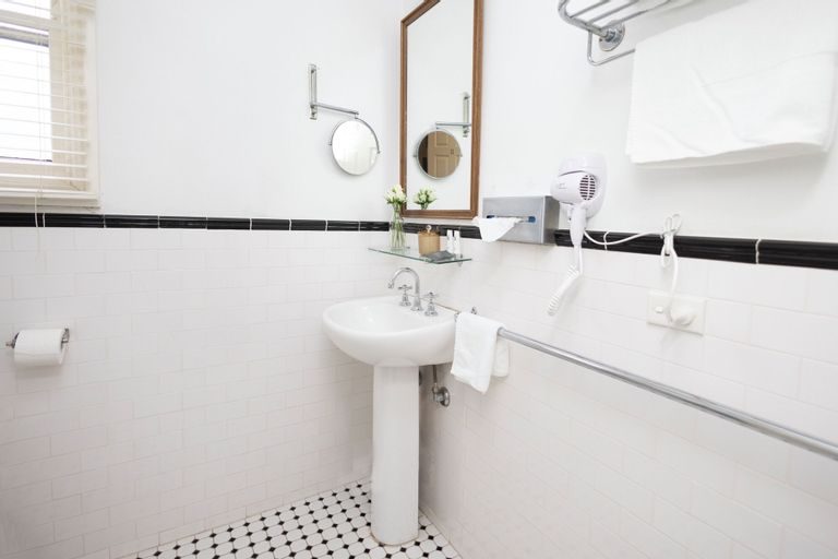 Bathroom 9