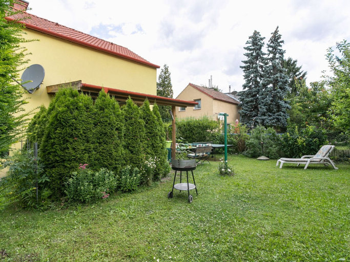 Exterior & Views 2, Lively Holiday Home in Wien With Private Garden, Wien