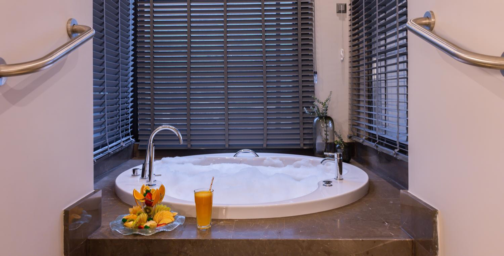 Bathroom 12