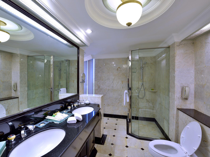 Bathroom 18