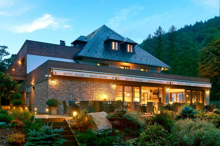 Exterior & Views