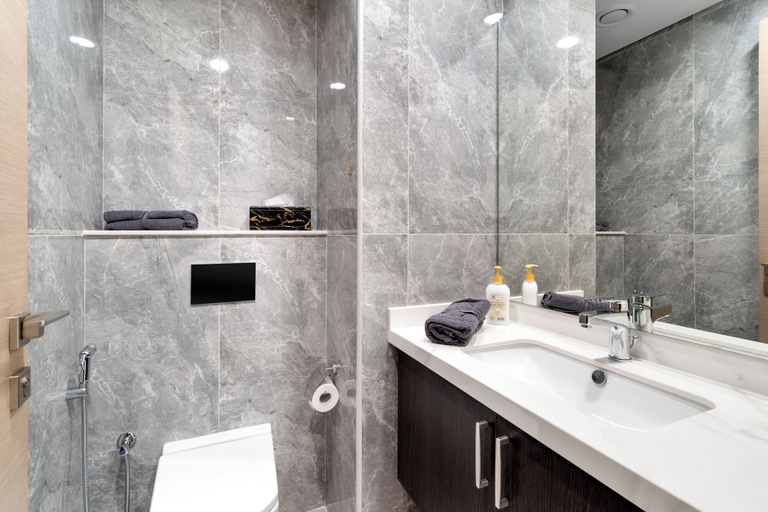 Bathroom 4, Waves - Cityscape Balcony Views and Cozy Comfort in Dubai, Dubai