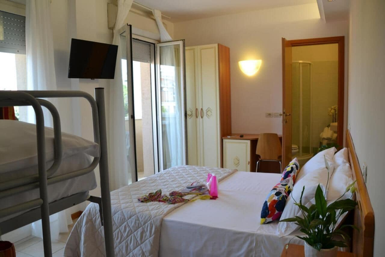 Bedroom 3, Hotel Apogeo, Rimini