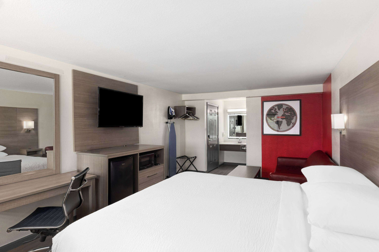 Bedroom 3, Ramada by Wyndham Medford Airport North, Jackson