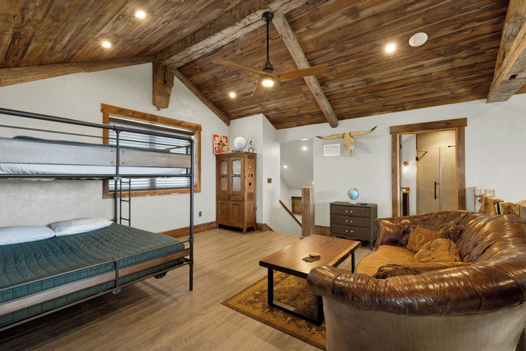 Bedroom 2, West End Lodge Resort Style Pool!, Gillespie