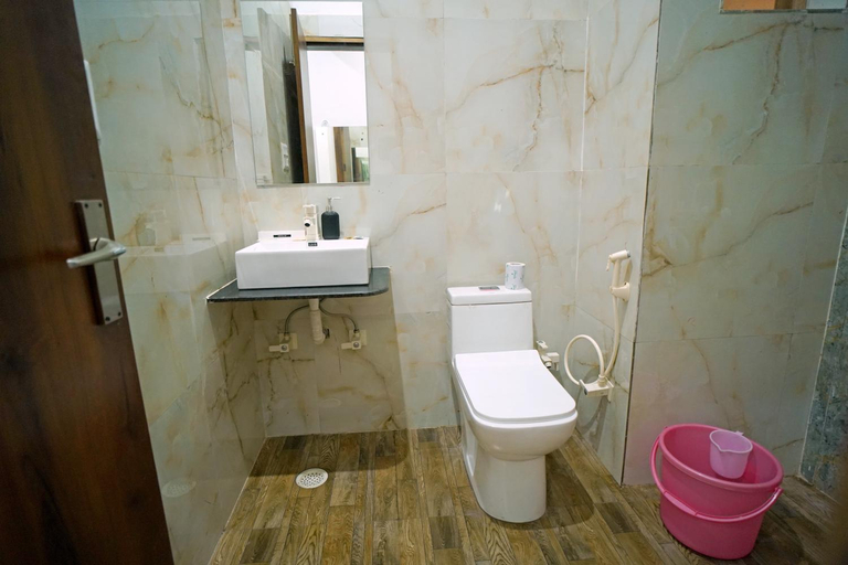 Bathroom, Hotel SD Grand Palace, Mathura