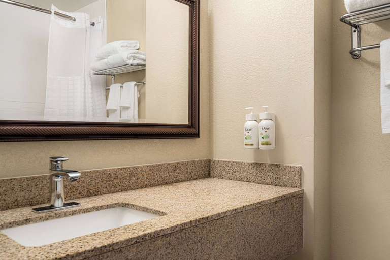 Bathroom 4, Baymont by Wyndham Georgetown/Lexington North, Scott