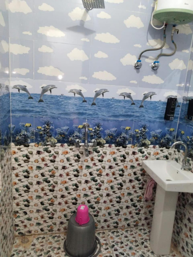 Bathroom 5, Bhavyam HomeStay &Cafe BackPackers ko, Bundi