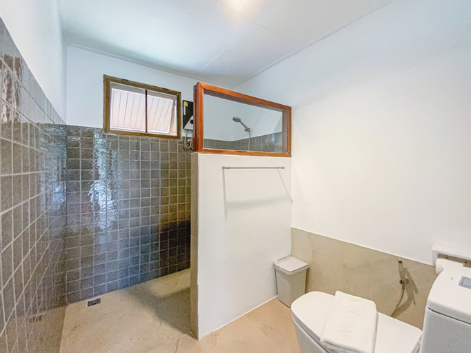 Bathroom 24