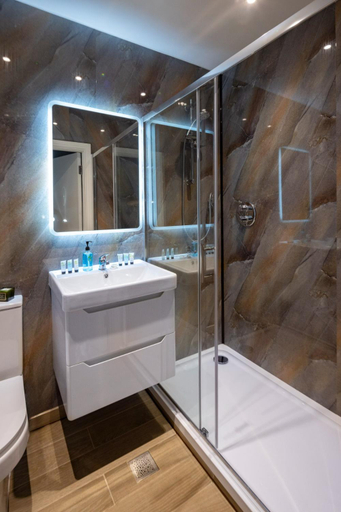 Bathroom 4, Whyte Harte Hotel, Surrey