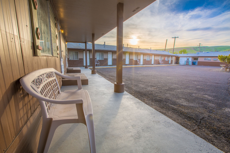 Others 1, Dayton Motel, Columbia