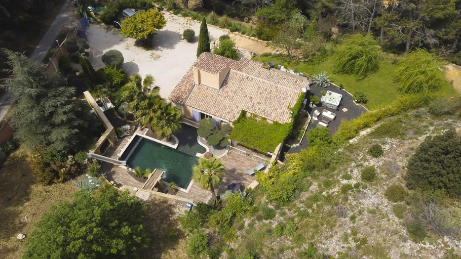 Garden 5, Villa raffinee avec piscine a Aubagne - Jacuzzi inclus, Bouches-du-Rhône