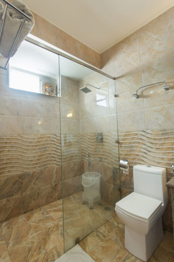 Bathroom 5, Goroomgo Shivani International Dharamshala, Kangra