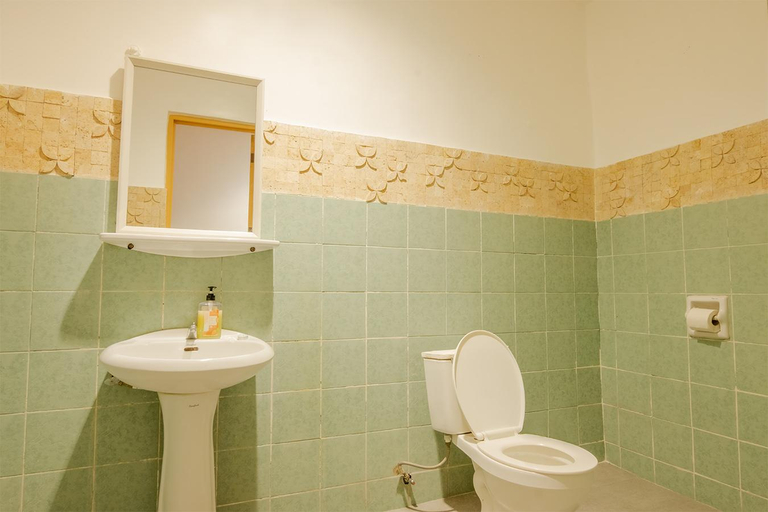 Bathroom 2, Public House Hostel, Lapu-Lapu City