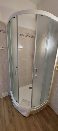 Bathroom 4, Hotel Grand, Praha - západ