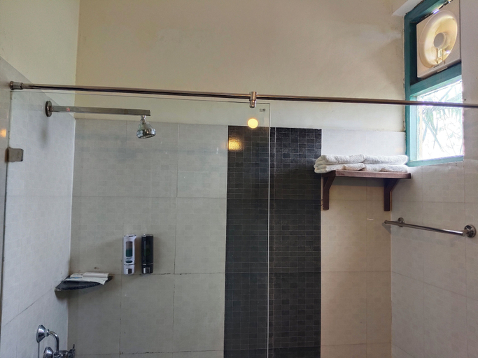 Bathroom 4, Aacorn Hideaway Resort & Spa, Nainital